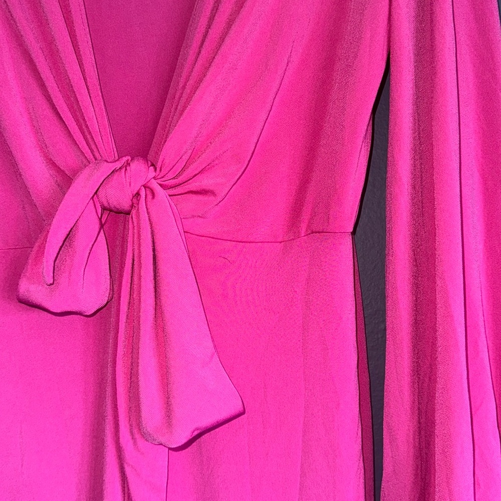 ASOS DESIGN GLAM PLUNGE TIE FRONT JUMPSUIT IN SLINKY IN BRIGHT PINK SIZE 6 - Picture 4 of 6